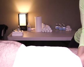 Handjob Massage in Men's Spa Salon