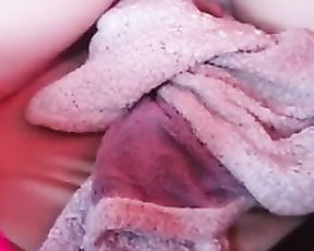 Unexperienced teenage gf plays with her poon