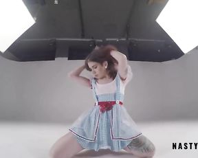 Crazy alice in wonderland prepair to splatter with fat pistol