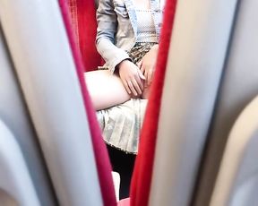 Scorching gal caught jerking on public instruct