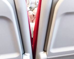 Scorching gal caught jerking on public instruct