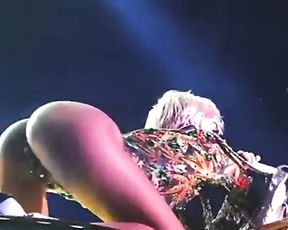 Miley Cyrus Jiggling her Labia & Bum (softcore Live Showcase)