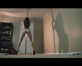 Big Culo White Woman (LARGE BOOTIE MILKY DOLL) Erotic Unclothe Tease