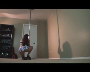 Big Culo White Woman (LARGE BOOTIE MILKY DOLL) Erotic Unclothe Tease