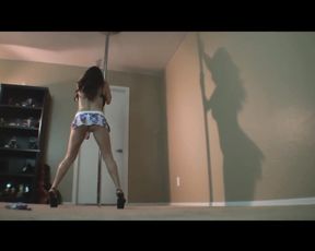 Big Culo White Woman (LARGE BOOTIE MILKY DOLL) Erotic Unclothe Tease