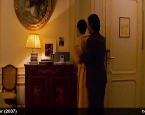 natalie portman downright bare and erotic flick vignettes