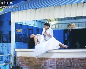 Bangla Flick Super-Fucking-Hot Actress Moushumi Hamid Showing Deep Stomach Button and Titties Glamour