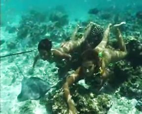 Tahitian Ladies Swimming Underwater (erotic)