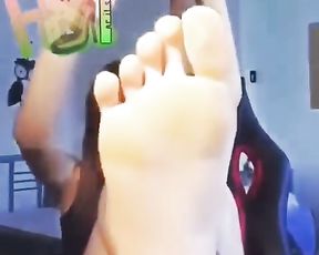Teen Takes off Stocking and Unveils Softsex Feet