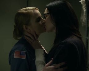 Emily Tarver, Laura Prepon nude - Orange Is the New Black s07e02-10 (2019)