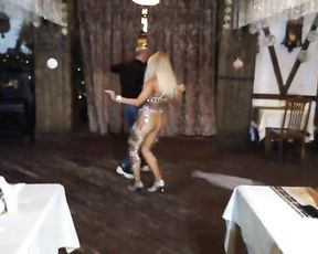 Erotic Dance - Super Hot Snowgirl