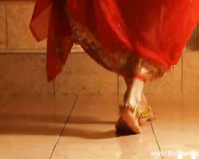 Bollywood Queen Of Glamour Dance Sumptuous MILF