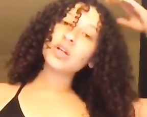 Lightskin Stunner Muddy Dancing in Teasing