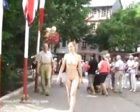 Michelle Naked in Public