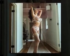 Delicate Lifestyle - Naked Glamour Ladies's Arses