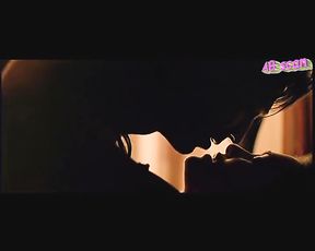 Manuela Arcuri totalmente nuda