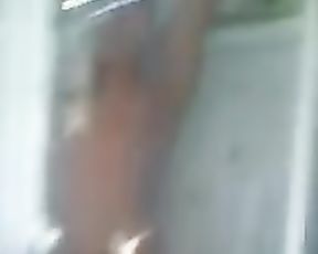 nuda sotto la doccia