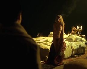 Valeria Marini completamente nuda