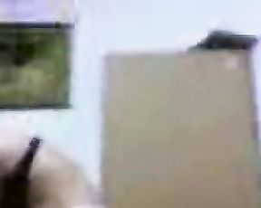 Araba si spoglia nuda prima di scopare