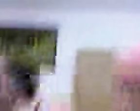 Araba si spoglia nuda prima di scopare