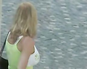 Giant delicate melons boucing in slowmo