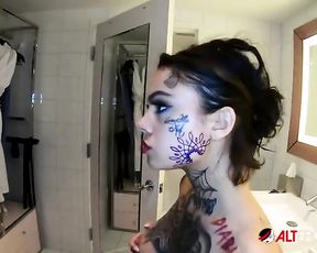 Genevieve Sinn banged while having her face tatted