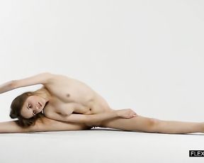 Abel Rugolmaskina ebony-haired naked gymnast