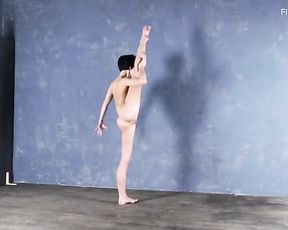 Liza Raykina jaw-pulling down naked gymnastics
