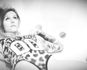 E-Rock - Strip at BathRoom