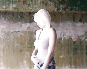 Hot! Hot! Naked Blond