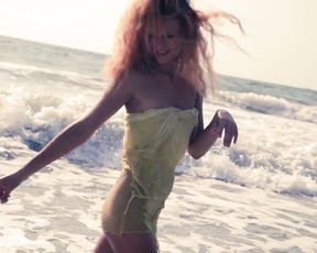 Nude Art - Girl on the Beach