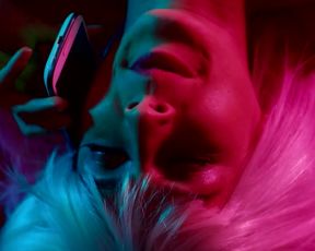 Emmanuelle Boidron Nude - Vive la crise (2017)