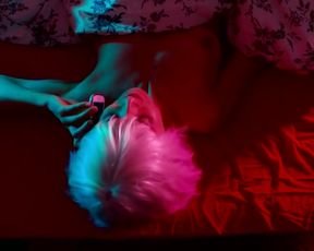 Emmanuelle Boidron Nude - Vive la crise (2017)