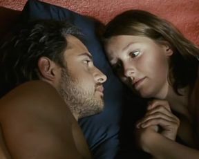 Celebs sex scene Alexandra Maria Lara Nude - Vom Suchen und Finden der Liebe (2005)