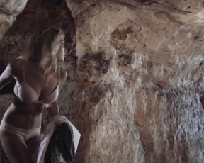 Arielle Cezanne Sexy - Insectula! (2015)