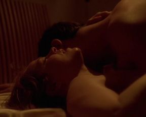 TV show scene Deirdre Lovejoy nude – The Wire s01e03 (2002) 