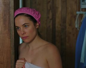 Caroline Dhavernas Nude - Easy Living (2017)