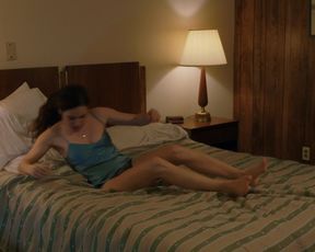 Caroline Dhavernas Nude - Easy Living (2017)