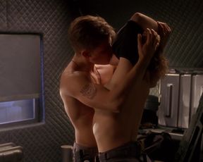 Celebs sex scene Dina Meyer nude – Starship Troopers (1997)