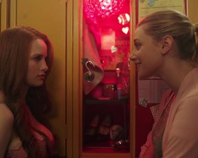 Naked scene Madelaine Petsch Sexy - Riverdale s02e02 (2017) TV show nudity video