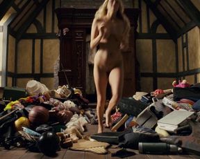 Carmen Electra sexy, Audra Lynn nude, Heather Storm nude – Epic Movie (2007)