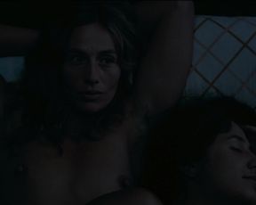 Celebrity Lesbian Video - Cecile De France & Izia Higelin - La belle saison (2015) 