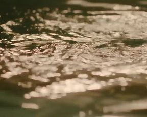 Jella Haase, Marie-Lou Sellem - Looping (2016)