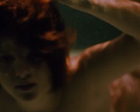 Jella Haase, Marie-Lou Sellem - Looping (2016)