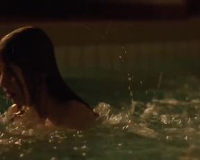 Jella Haase, Marie-Lou Sellem - Looping (2016)