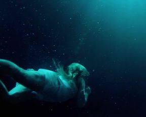 Lilly-Fleur Pointeaux & Gala Besson - Horsehead (2014)