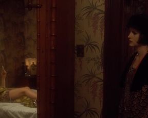Sexy Gwyneth Paltrow, Jennifer Jason Leigh Nude - Mrs. Parker and the Vicious Circle 