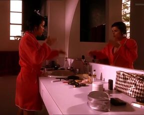 Sexy Neve Campbell, Megan Pipin, Joelle Carter Nude - When Will I Be Loved (US 2004) 