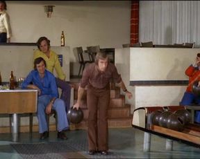 German Retro Sex Scene - Mädchen, Die Sich Selbst Bedienen (1974)