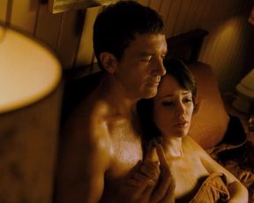 Hot celebs video Sienna Guillory - The Big Bang (2010) 